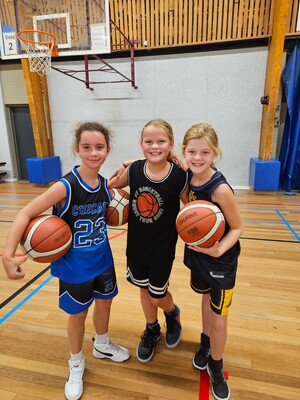 Zoë. Indi en Sophie zoeken nog meer Girlpowerrrrr!